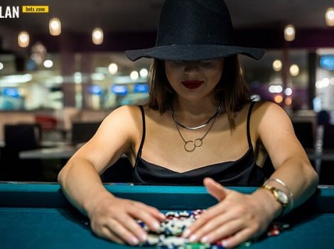 девушка играет в казино