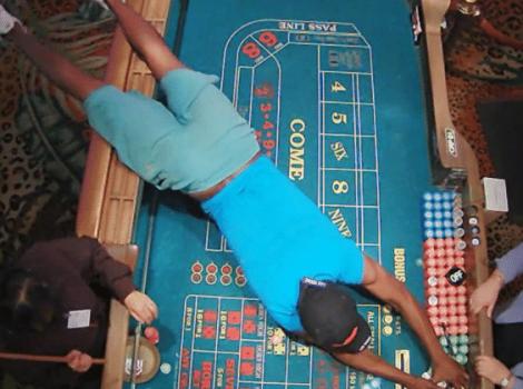 украл фишки