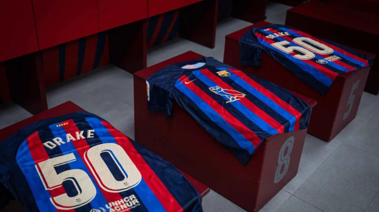 «Барселона» в матче с «Реалом» наденет футболки с логотипом рэпера Дрейка