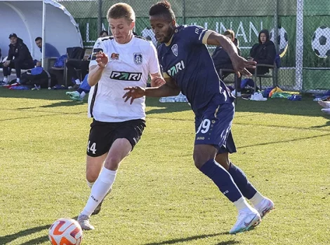 ФК «Шинник» и ФК «Минай»