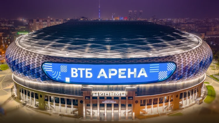Спорткомплекс «ВТБ Арена» получил штраф за рекламу букмекеров на медиафасаде