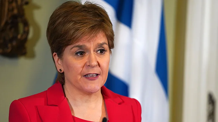 Экс-премьер Шотландии допрошена полицией по делу о хищении денег от гемблинга
