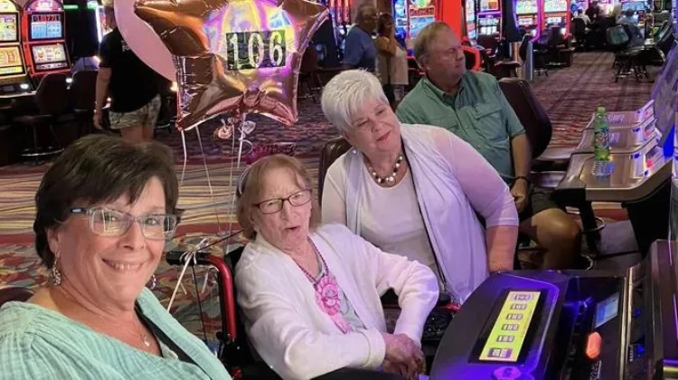 106-летняя американка сорвала джекпот в казино во время празднования дня рождения