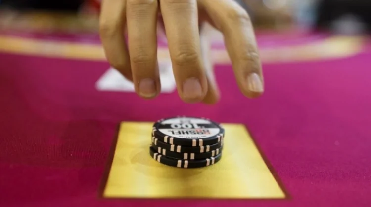В казино Макао мошенники наварили $700 тыс., играя поддельными фишками