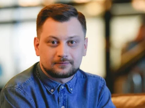 Денис Бадаев