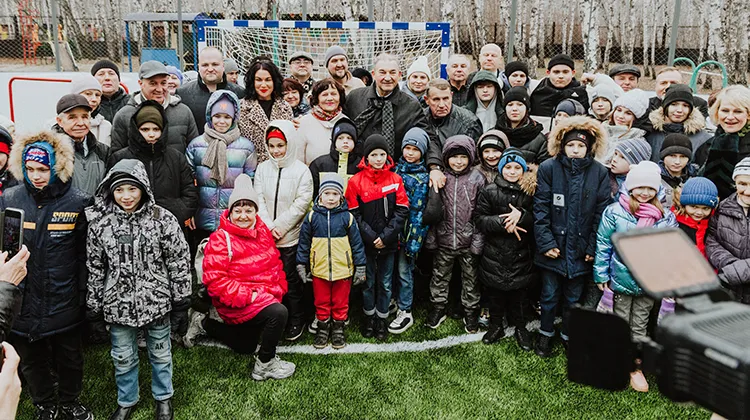 «Лига Ставок», Фонд «Созвездие Добра» и ФХР построили хоккейный корт в Челябинске