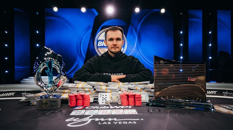 Белорус выиграл покерный турнир в Лас-Вегасе и заработал более $7 млн